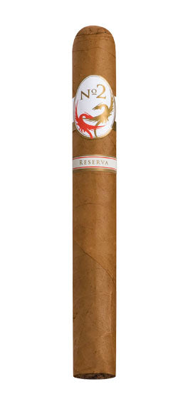 John Aylesbury RESERVA No 2  Corona Zigarre mit braunem Deckblatt und elegantem Etikett in Nahaufnahme