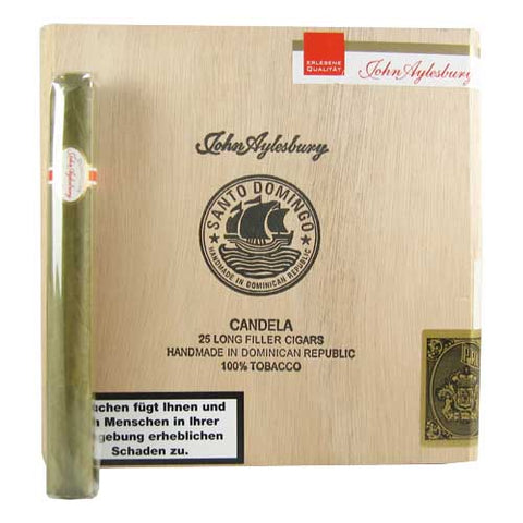 John Aylesbury Santo Domingo Candela Zigarrenstange neben Holzkiste mit Markenlogo und Tabakhinweis