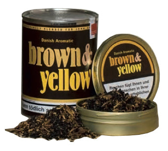 John Aylesbury brown & yellow Tabakdose mit offenem Deckel und Tabak neben einer geschlossenen Dose.