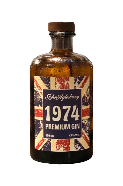 Flasche 1974 Premium Gin - John Aylesbury 0,5l mit rustikalem Design und britischer Flagge auf dem Etikett