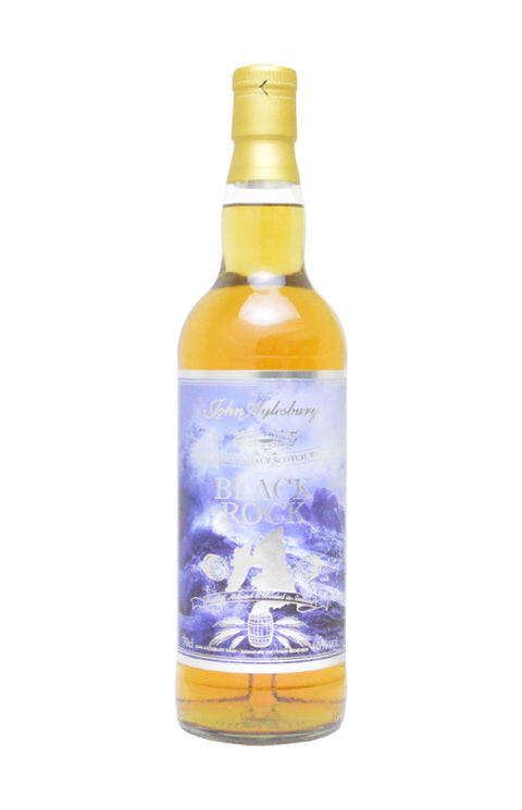 Flasche Black Rock Islay Single Malt - John Aylesbury 0,7l mit goldenem Verschluss und blauem Etikett auf weißem Hintergrund